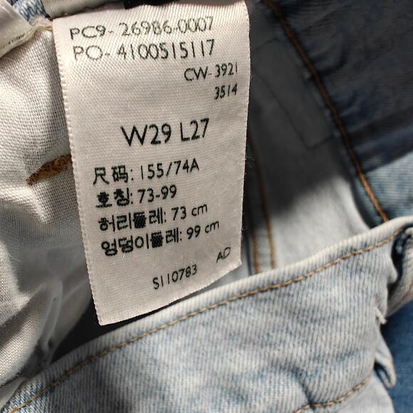 Levi’s Light Wash Distressed High Waisted Mom Jeans Size 29 - Picture 7 of 11